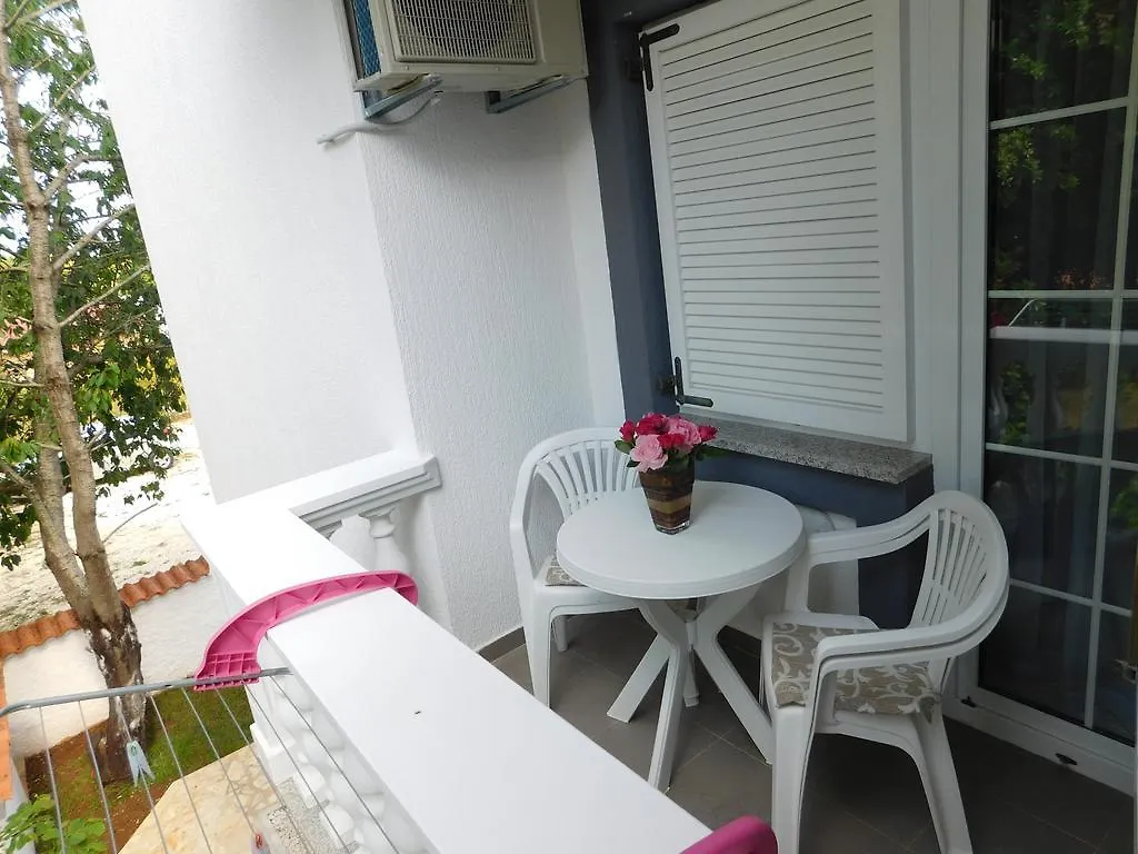 Apartments Lucija Pula 0*,